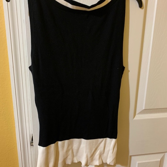 Beautiful Cache woman’s shirt black and white top - Picture 4 of 4